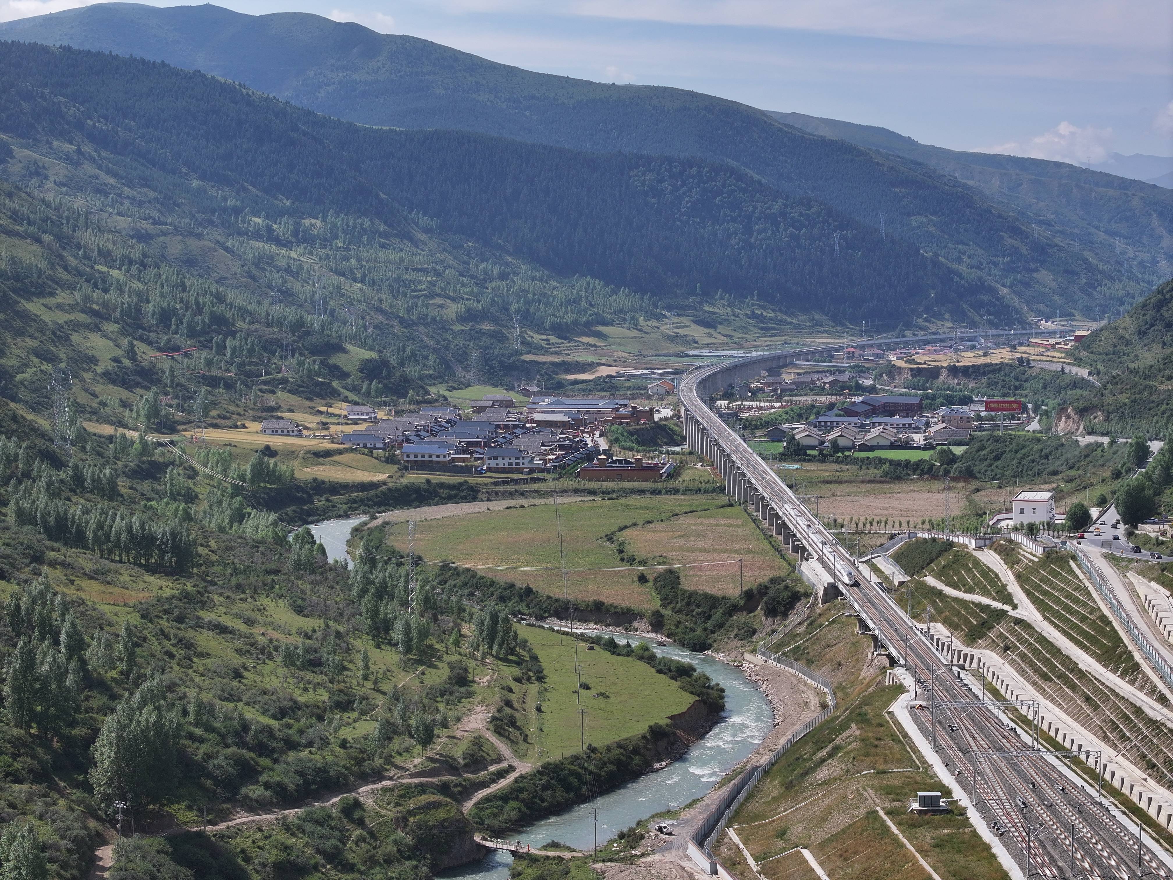 新华鲜报｜首飞、首发告捷！中国商业航天“三大件”齐了