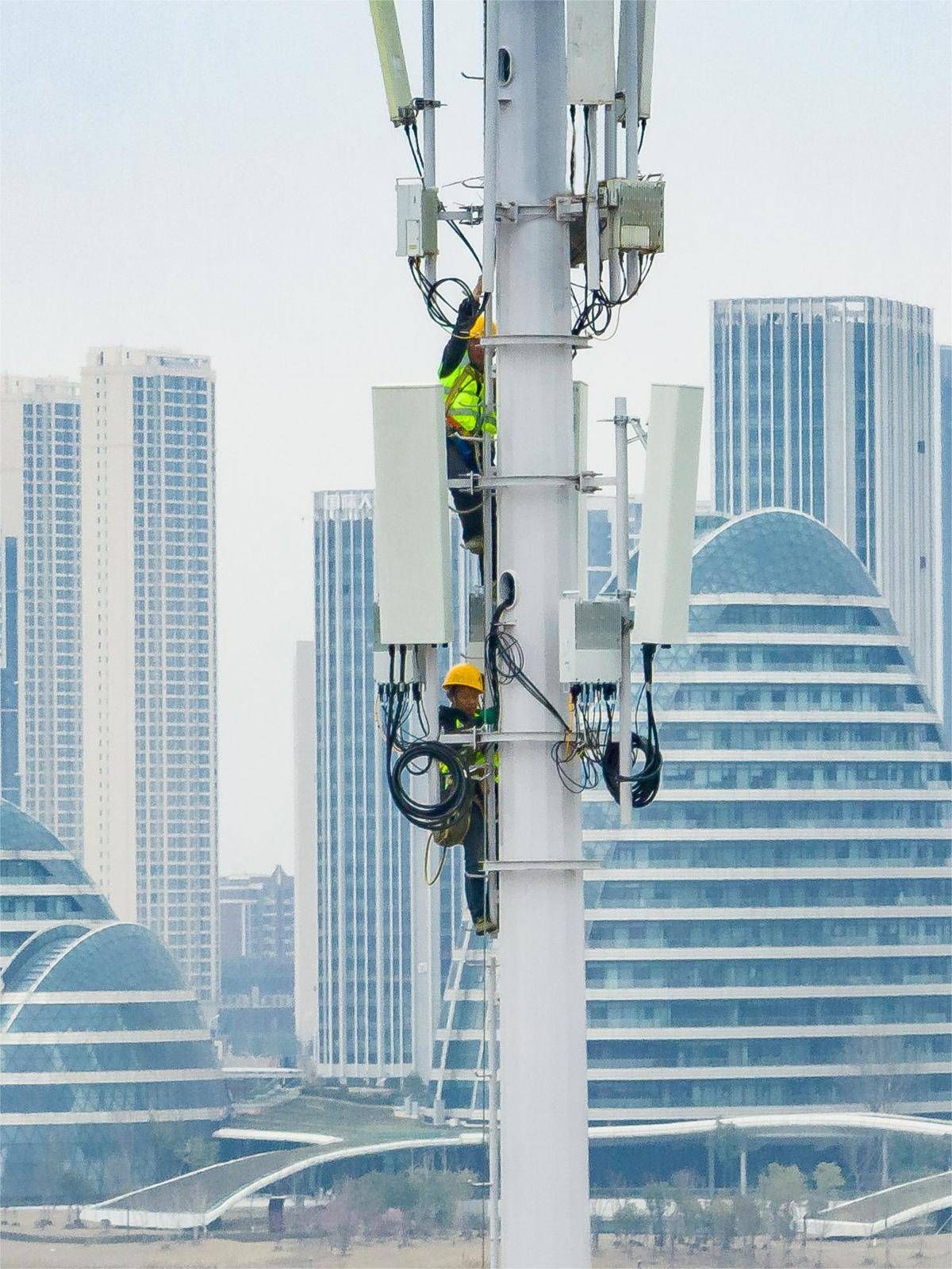 我国建成开通5G基站突破410万个