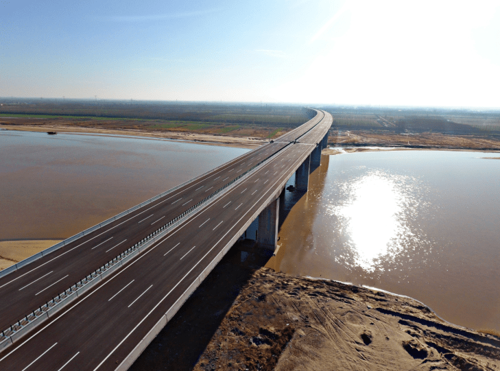 咸九高速公路湖北段顺利交工验收