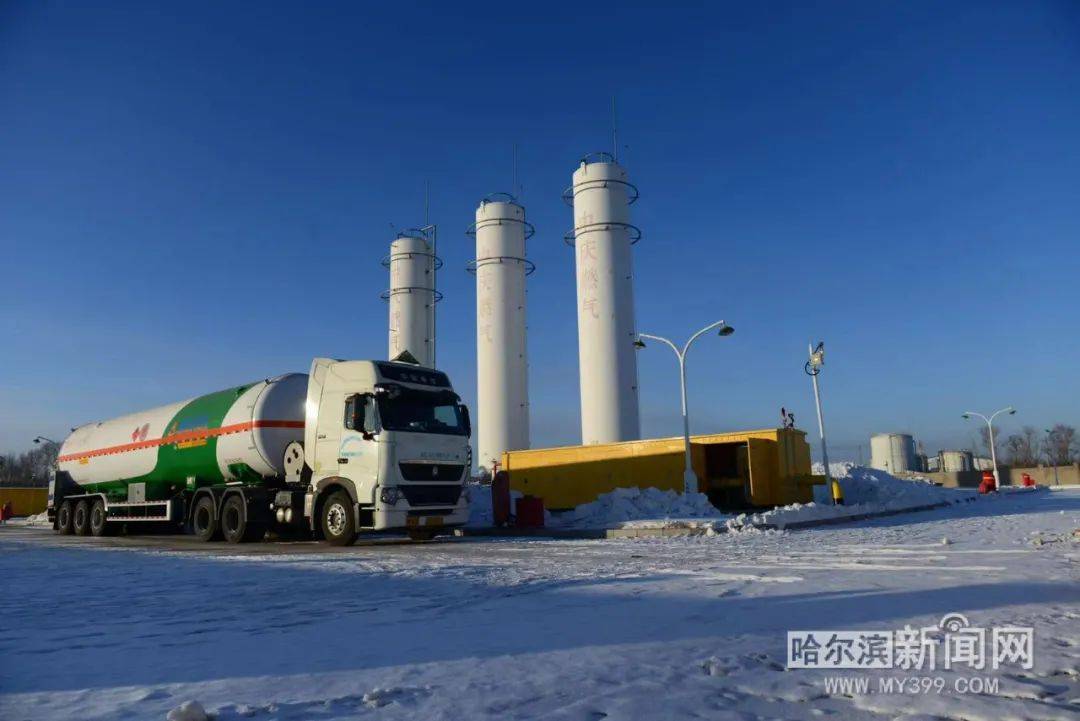 13.2万瓶！市场监管总局在全国统一销毁“特供酒”