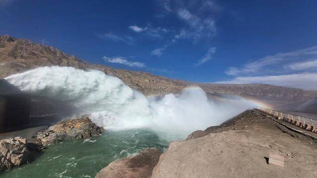 青海羊曲水电站实现全容量投产发电