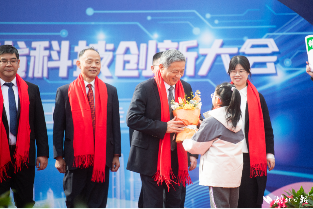 湖北省科技创新大会在武汉举行