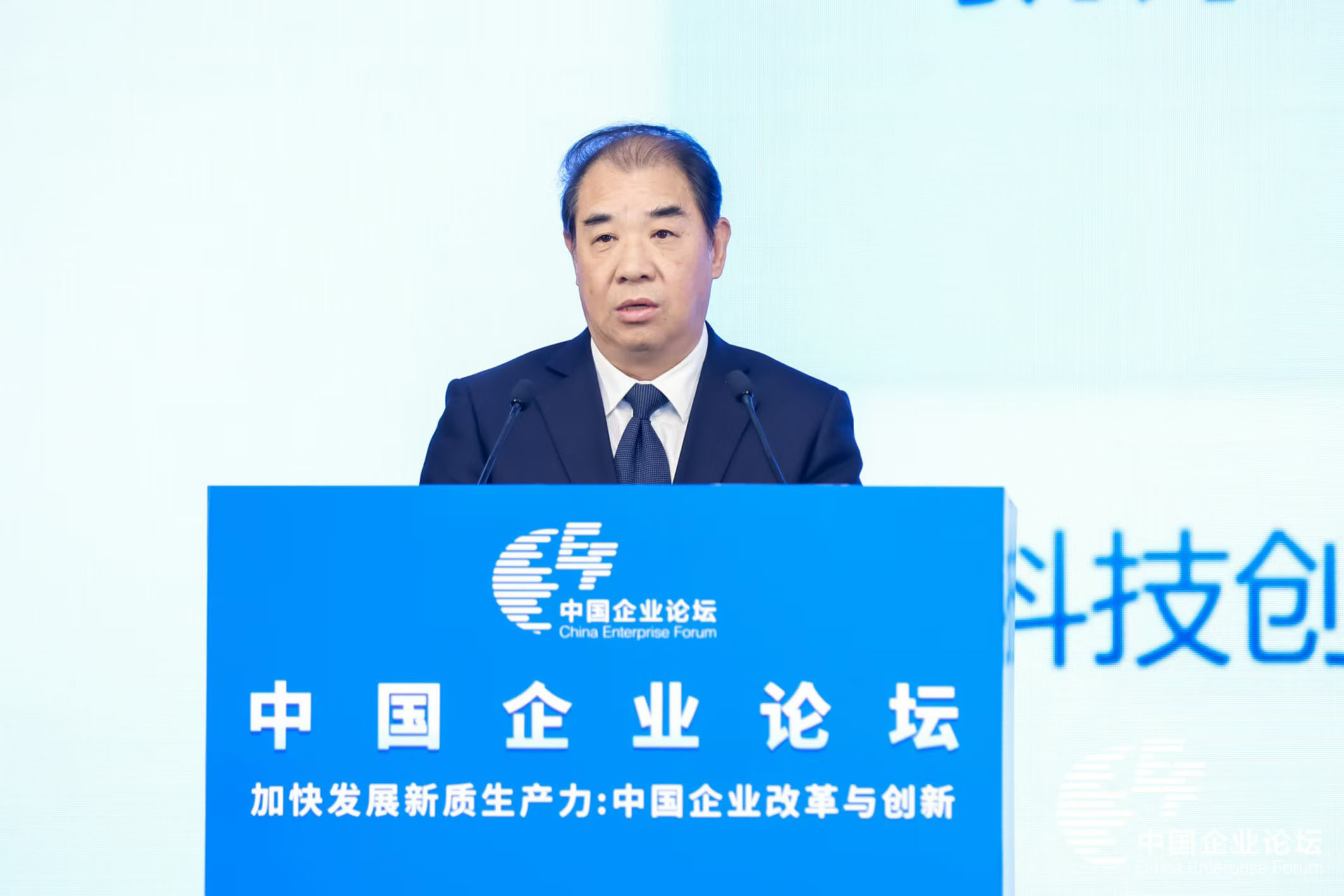 新华社经济随笔：在更好推动新旧接续中发展新质生产力