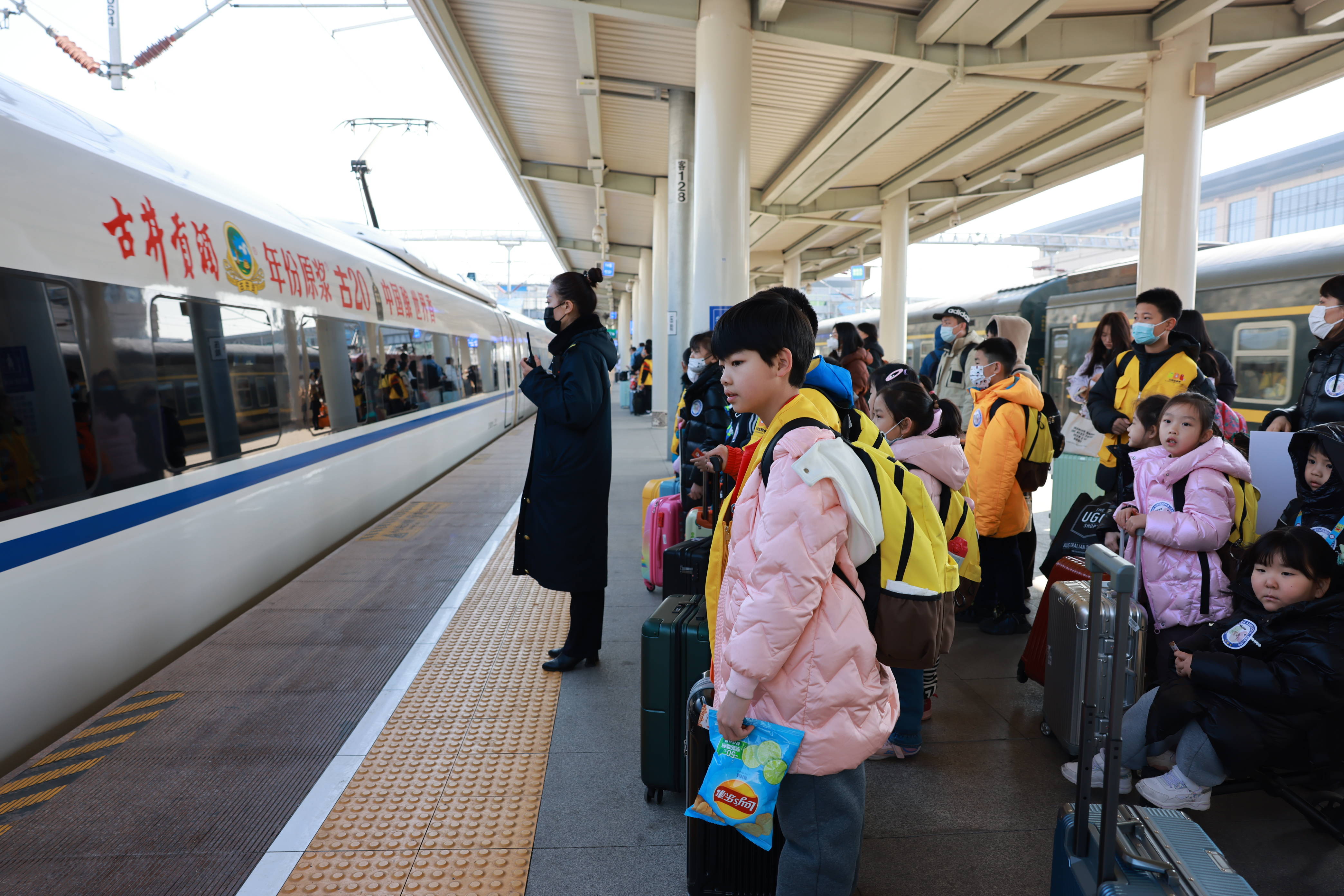 全国铁路春运启动 首日预计发送旅客1030万人次