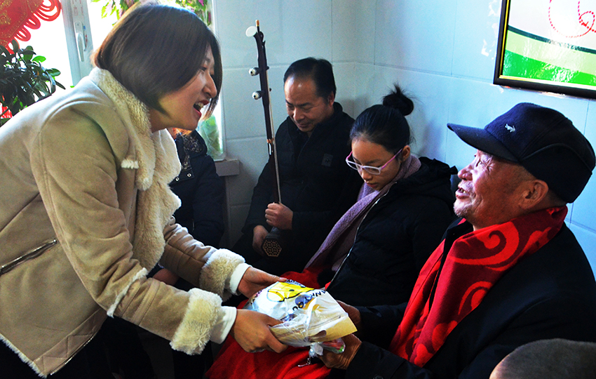新春走基层丨敬老情!14年不变的“三块三”