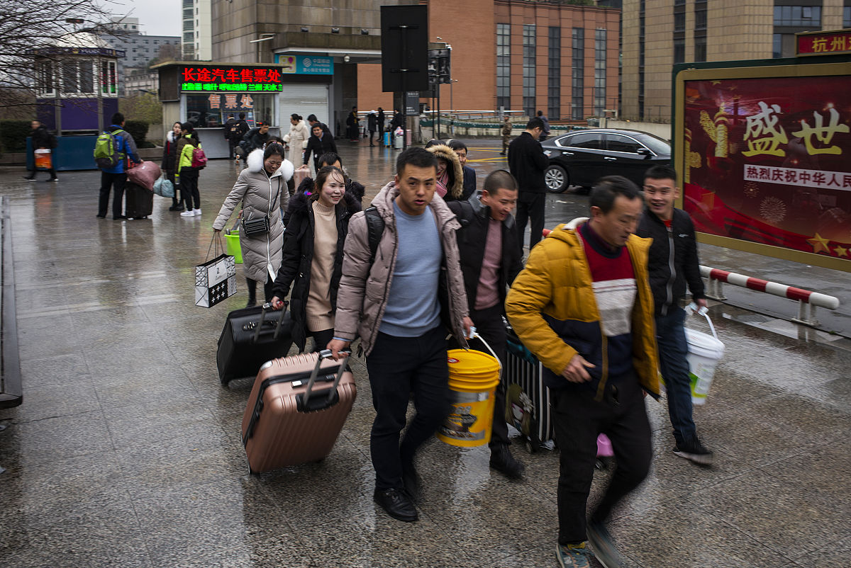 2025年铁路春运收官 客货运量均创历史新高