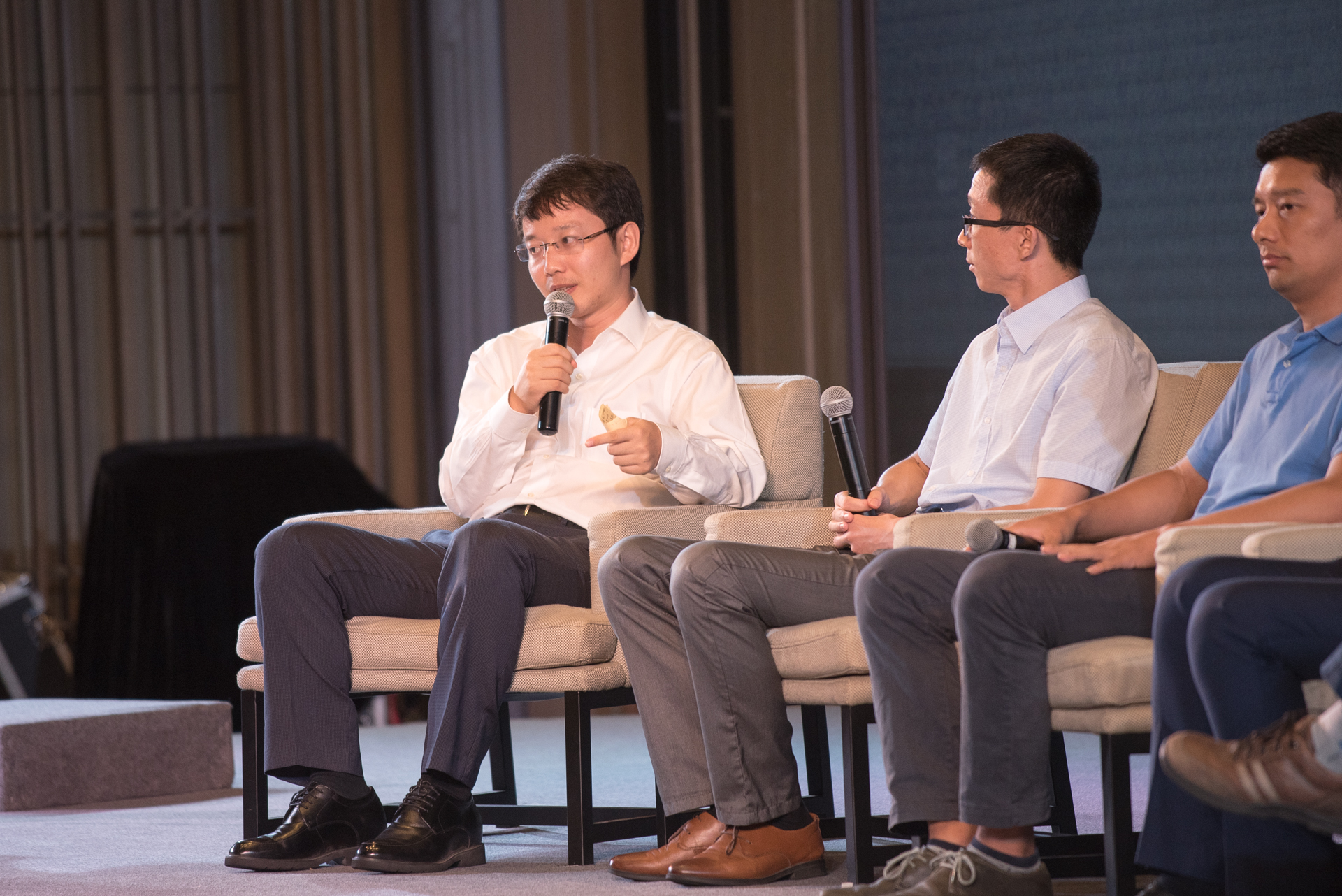 投资者弄潮香江 港股基金水涨船高