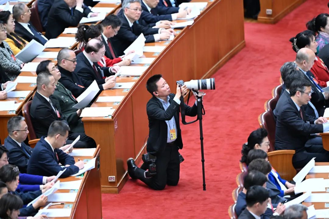 两会现场速递|“新”潮澎湃 共创未来——全国政协十四届三次会议第二场“委员通道”扫描
