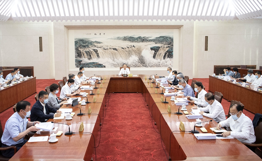 新华社受权播发全国人大常委会工作报告