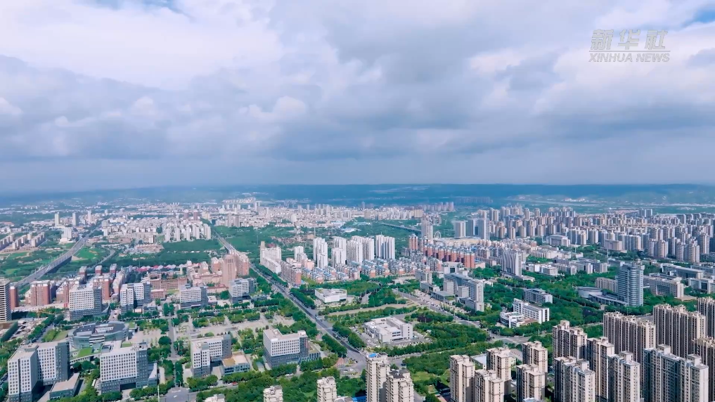 中国经济样本观察·县域样本篇丨山西千年古城，何以靠“吹玻璃”走向世界