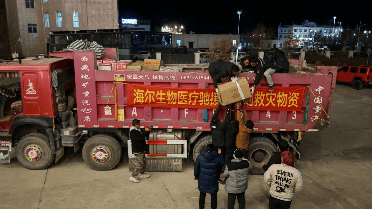 中国政府向缅甸提供的首批紧急人道主义地震救灾援助物资启运