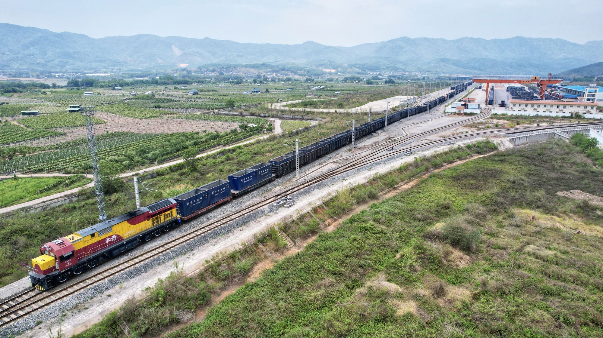 中老铁路进出口货物超1200万吨