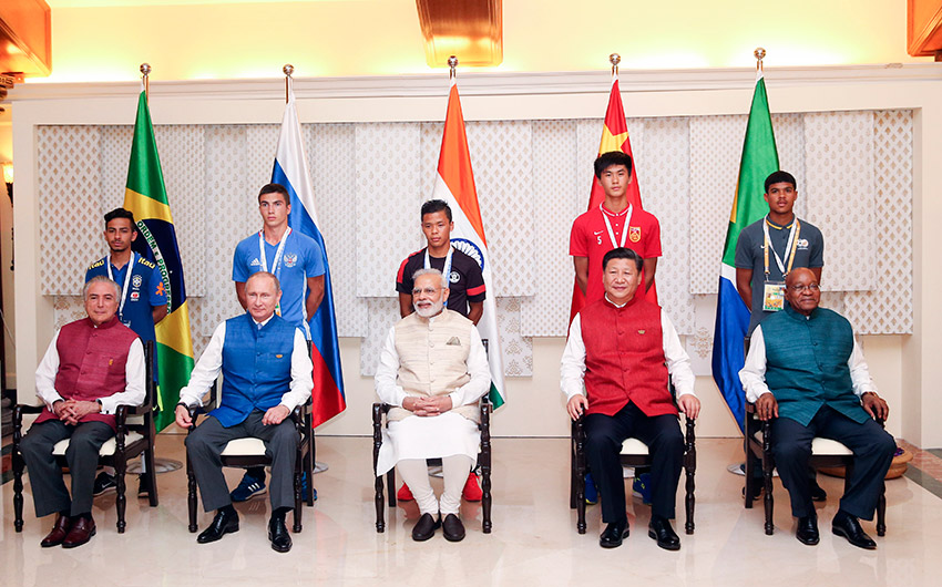 习近平同印度尼西亚总统普拉博沃就中印尼建交75周年互致贺电