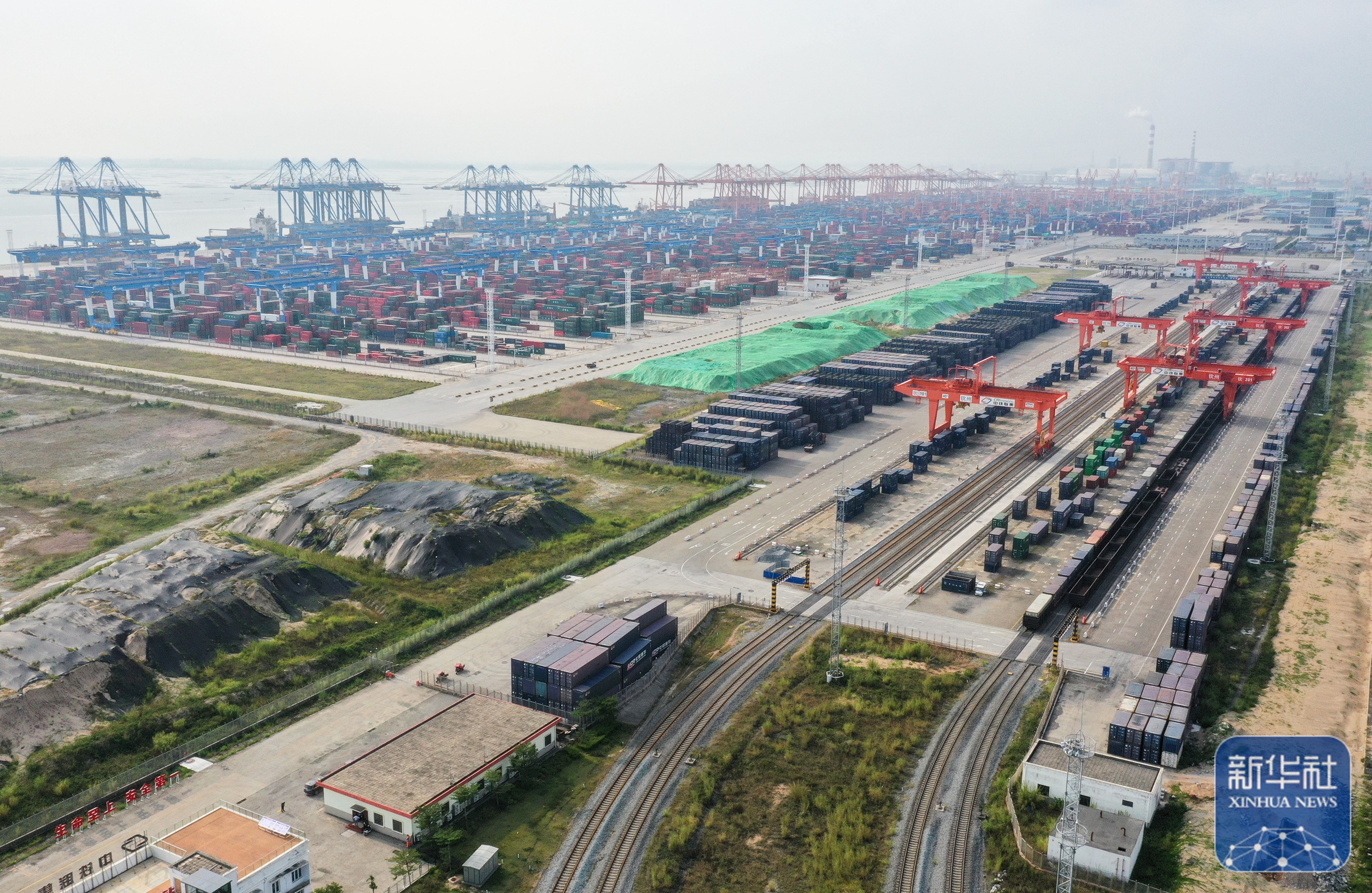 西部陆海“氢走廊”正式投运