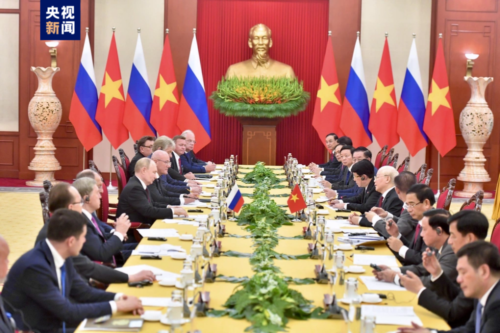 习近平抵达河内对越南进行国事访问