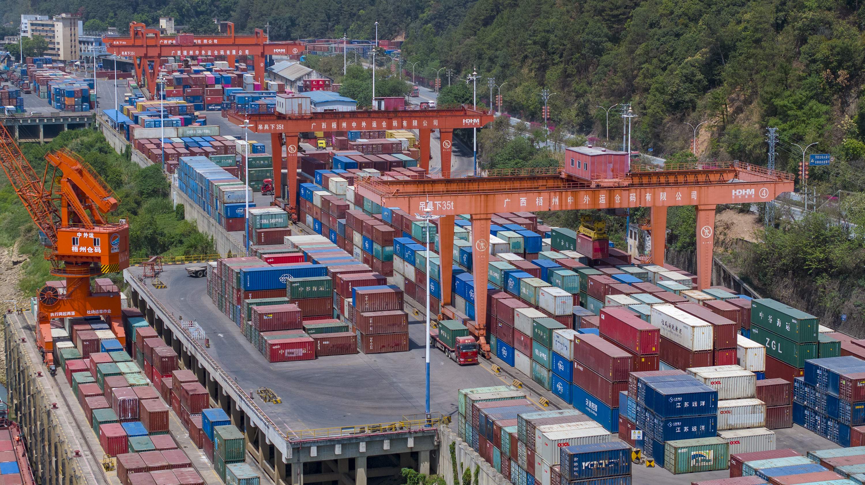 首季中国经济观察｜听，首发经济撬动消费新格局