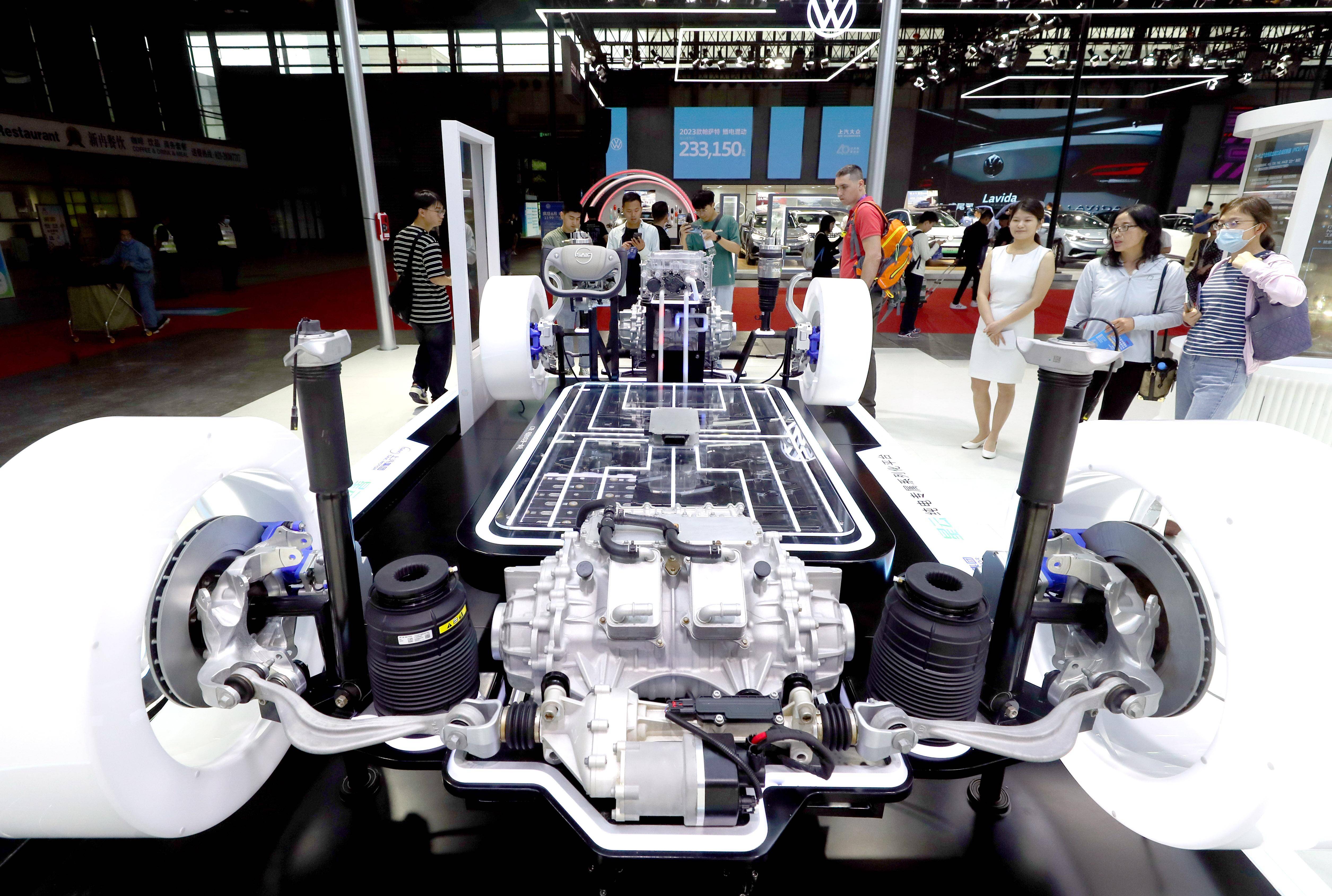 中国经济圆桌会丨国家发展改革委:坚决破除民营企业公平参与市场竞争的障碍