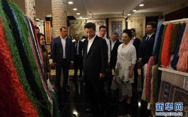 习近平向波兰当选总统纳夫罗茨基致贺电