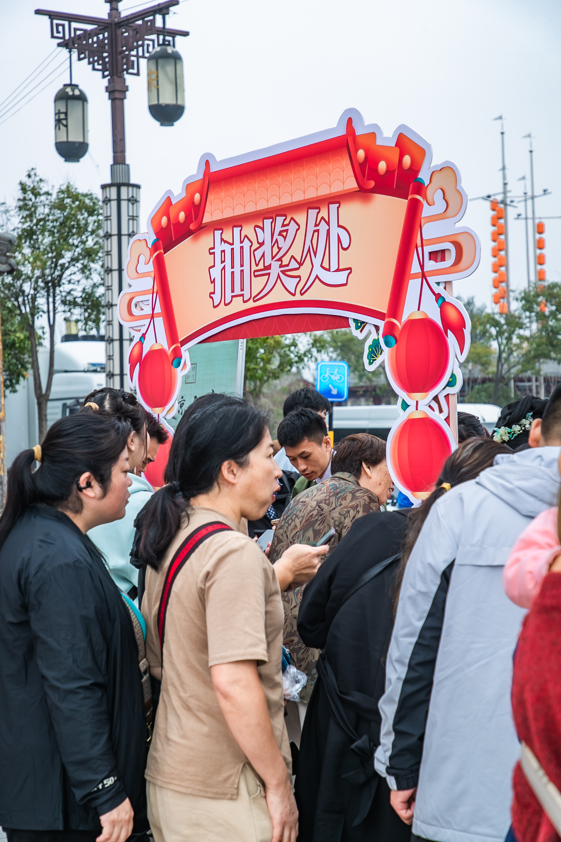 发行两周 亮点十足 新型浮动费率基金火热销售进行时