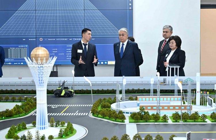 习近平同哈萨克斯坦总统托卡耶夫会谈