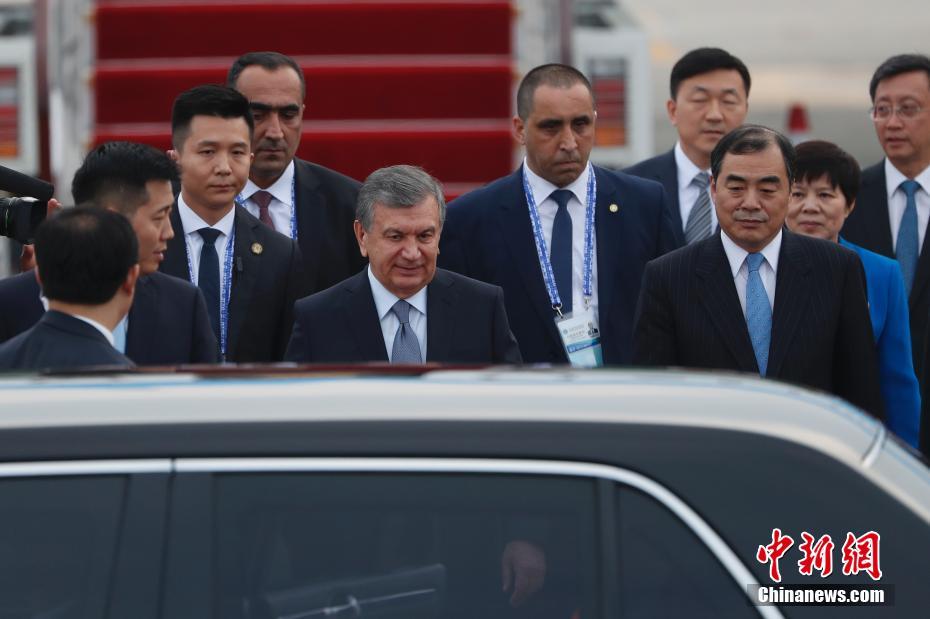 新华全媒+丨第六届跨国公司领导人青岛峰会开幕