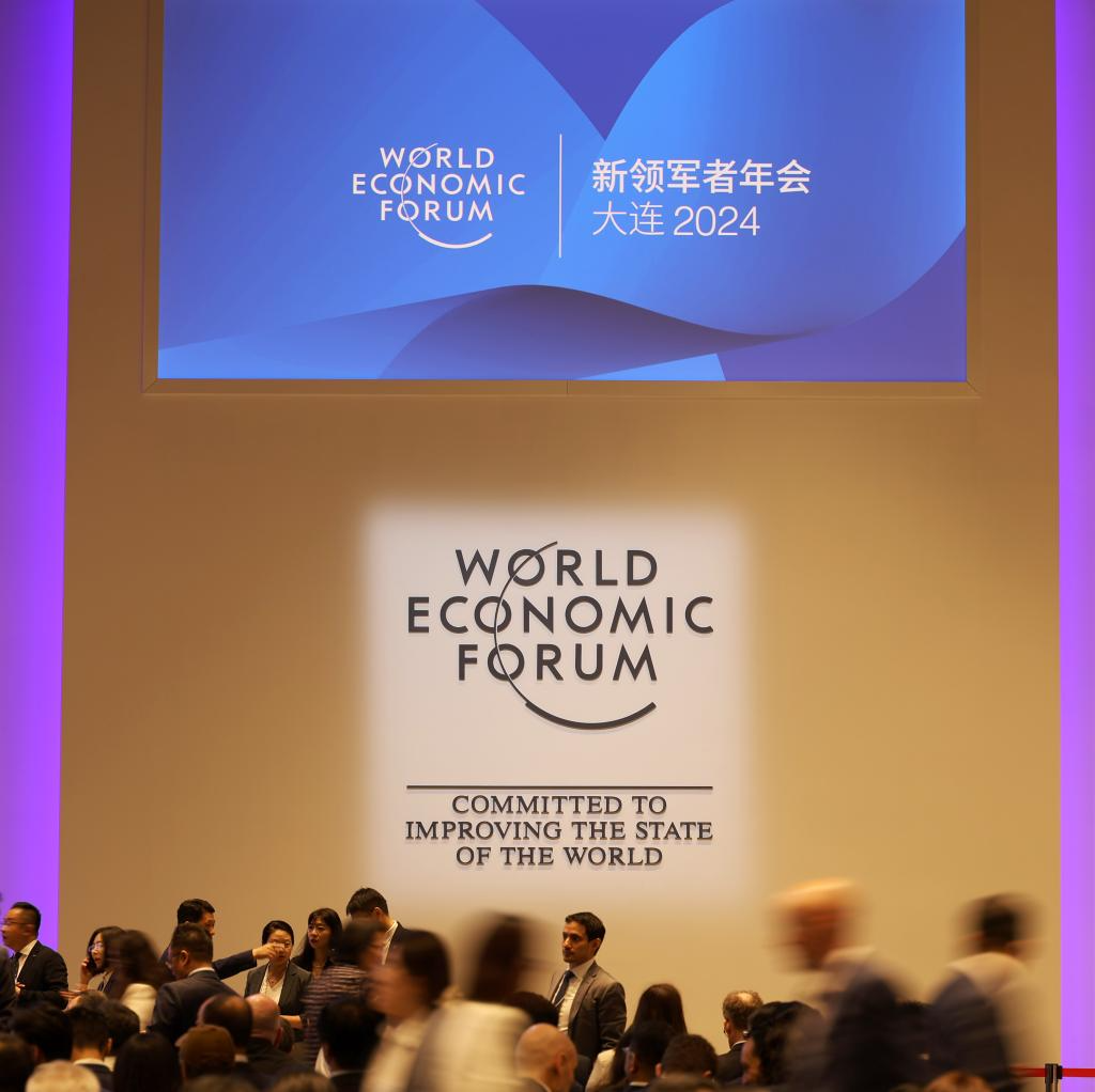 新华视点丨新能源转型、新产业升级、新技术革命——2025夏季达沃斯论坛热点扫描