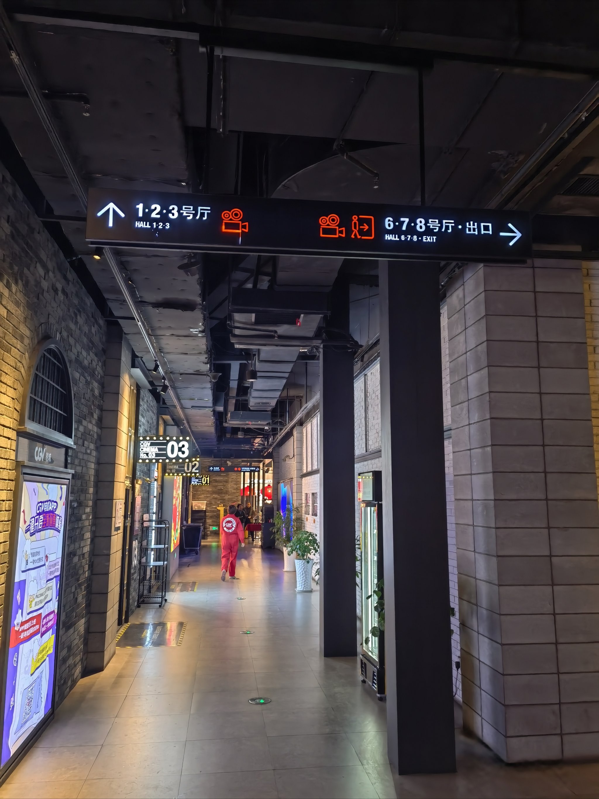 Q1营业利润达6.8亿 新加坡成海外“试验田” 瑞幸下一个目标也是万店