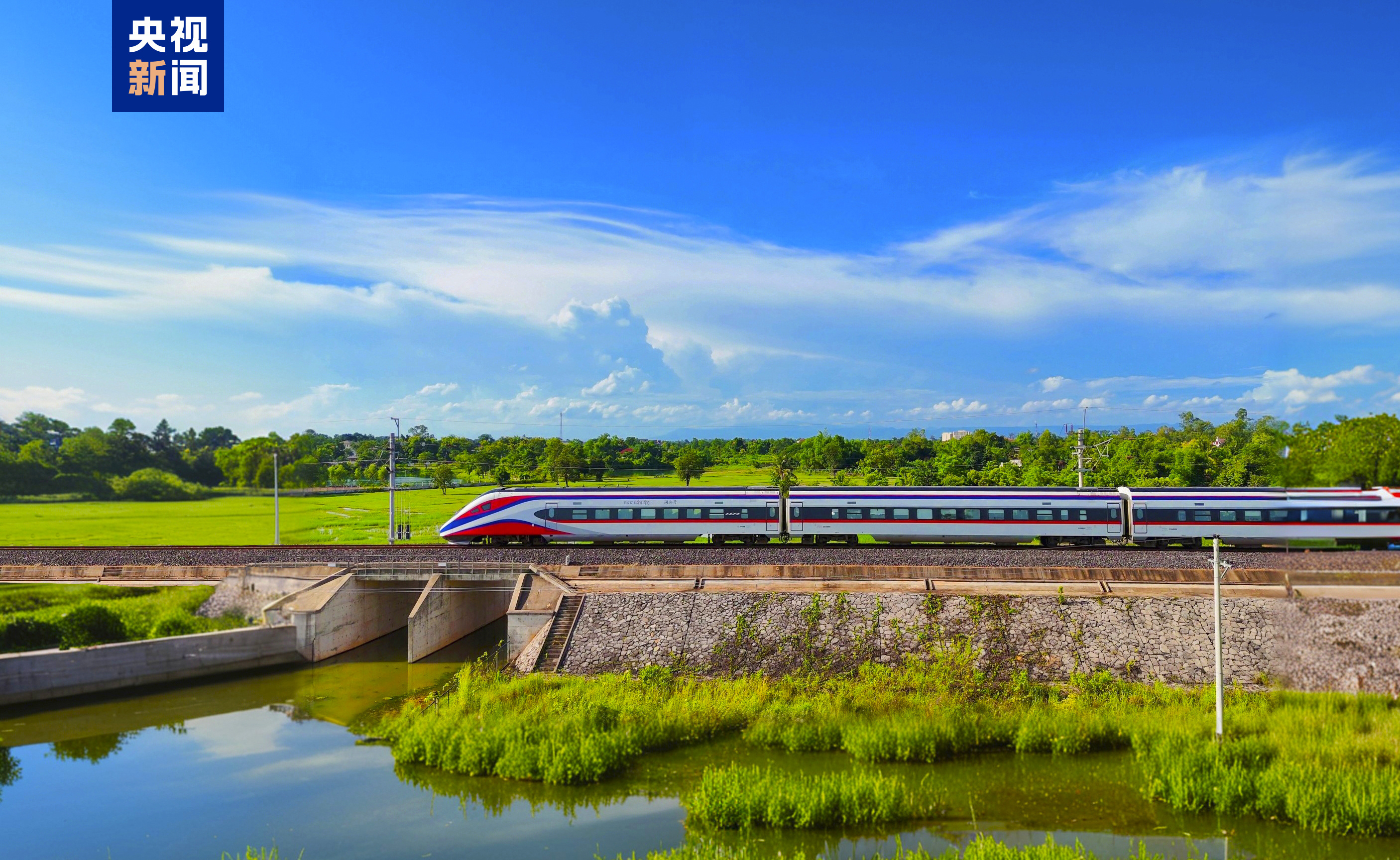 中老铁路上半年跨境运输客货两旺