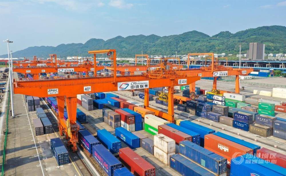 今年前6个月西部陆海新通道班列运量同比增长76.9%