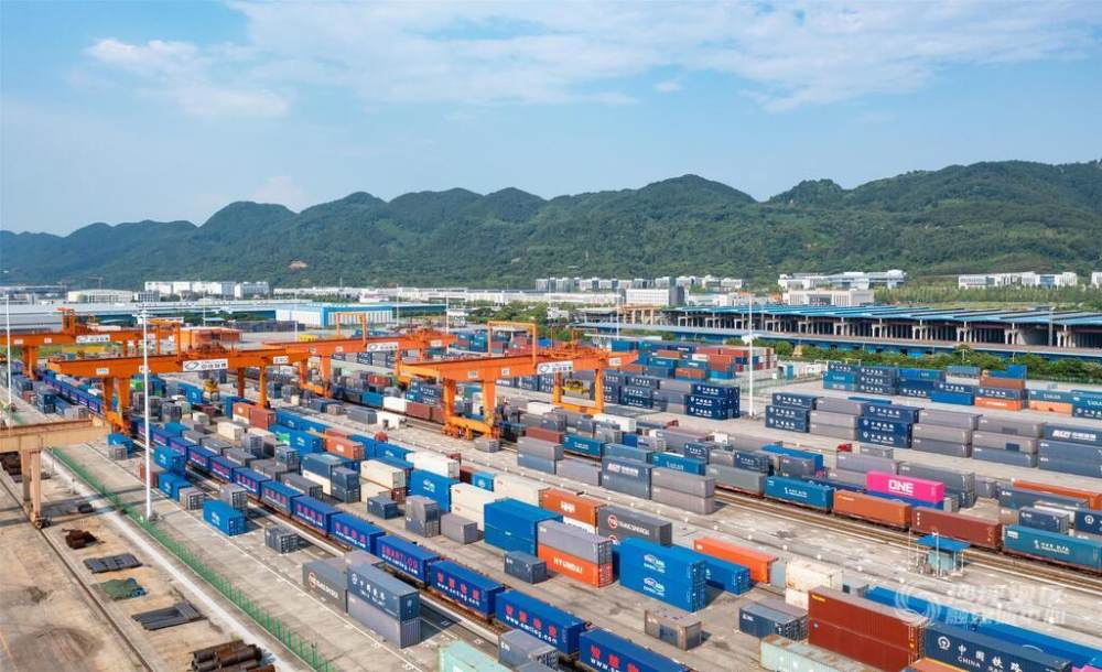 今年前6个月西部陆海新通道班列运量同比增长76.9%