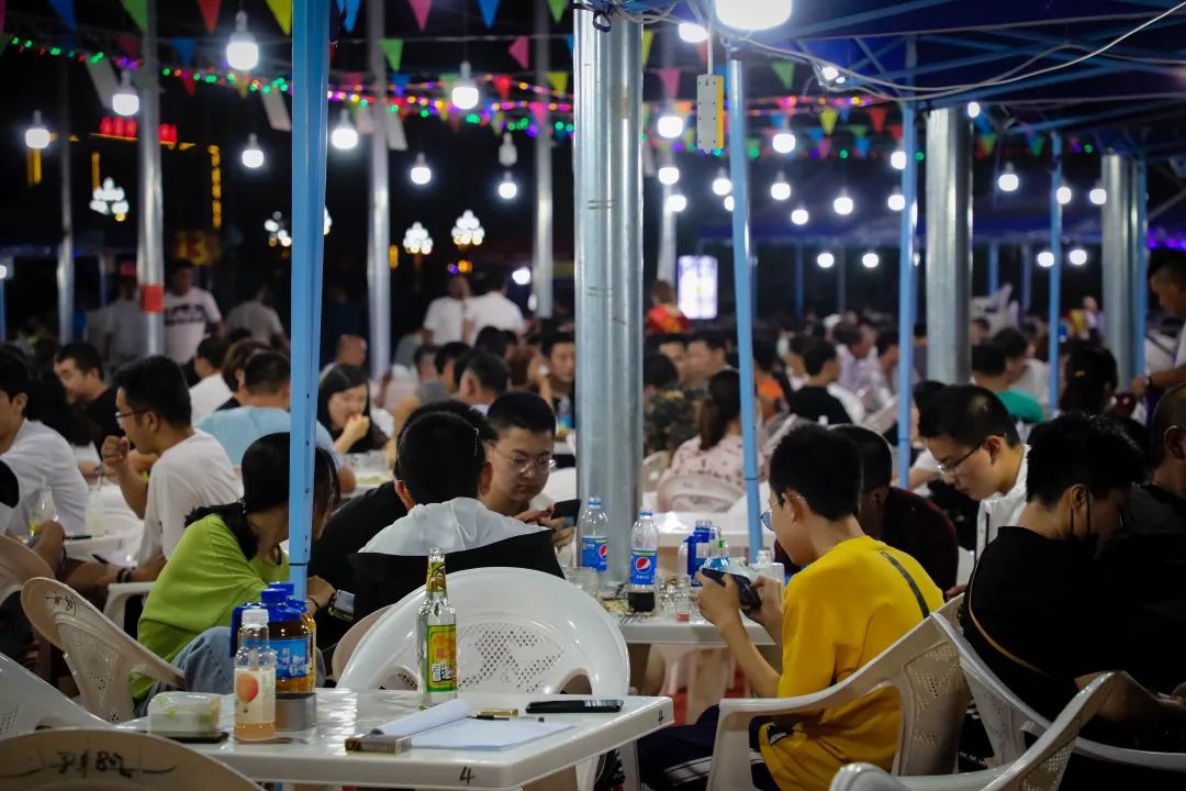 暑期消费乘“热”而上 夏日经济活力澎湃