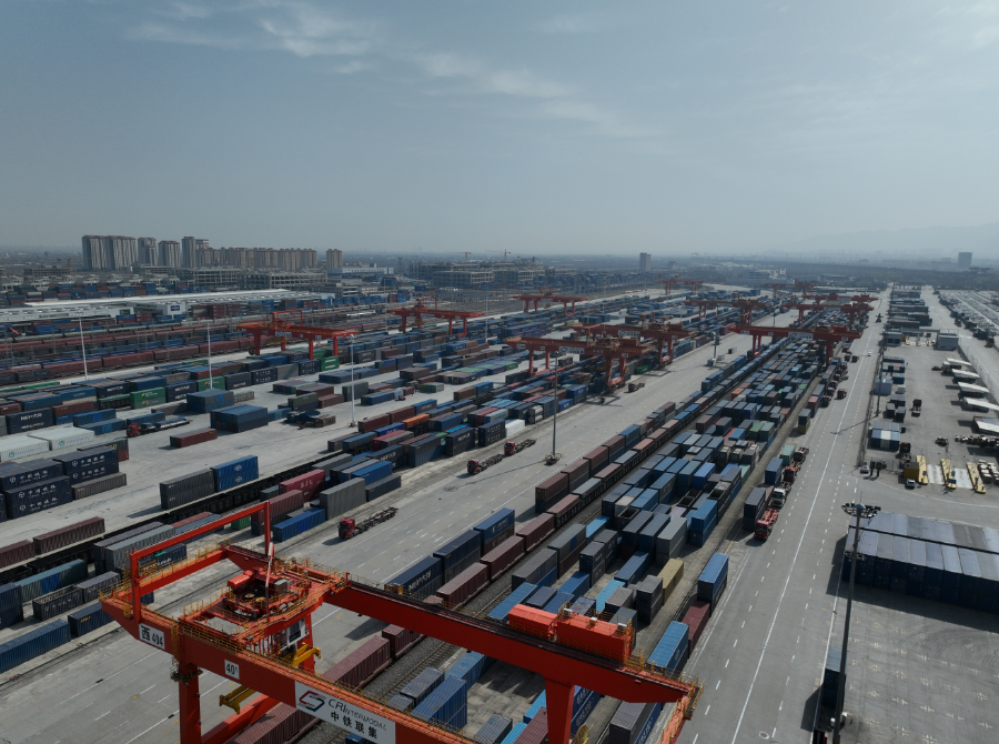 陕西西安：更多企业“坐上”中欧班列