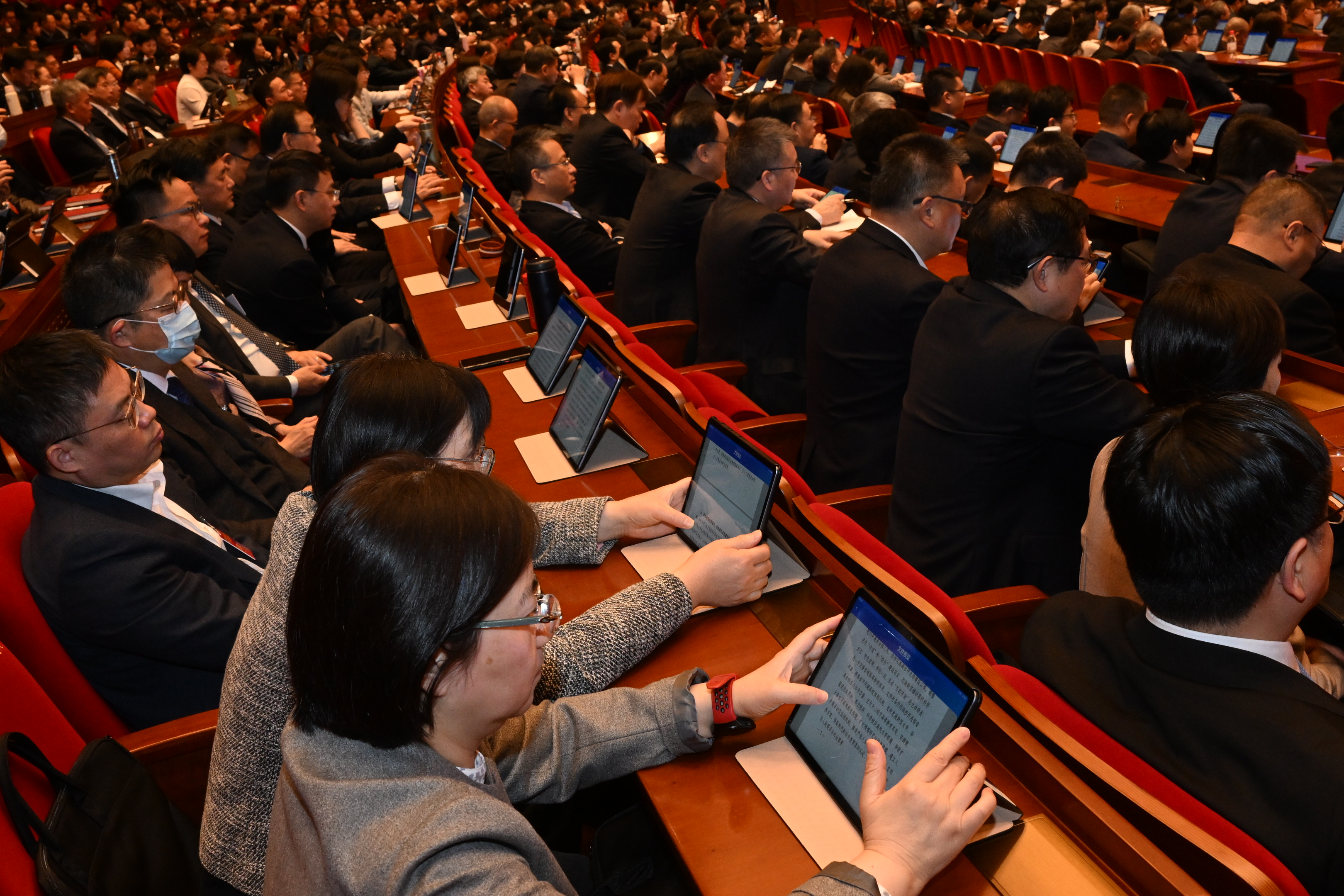 全国政协召开2025年上半年宏观经济形势分析座谈会 王沪宁出席并讲话