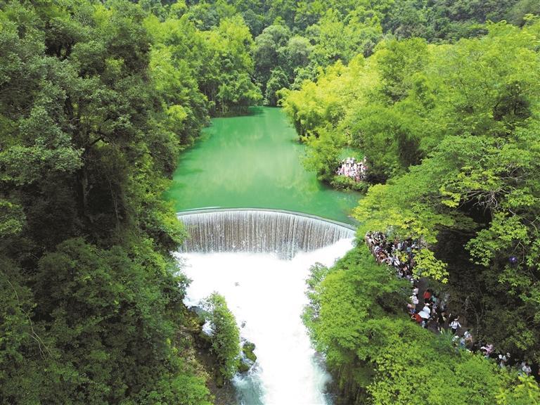 “清凉资源”变“热经济”：中国避暑旅居持续升温