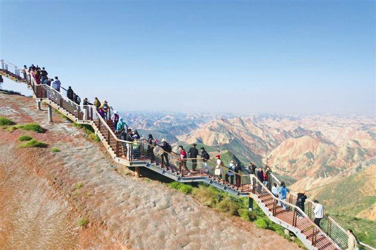 “凉资源”成“热经济”——文旅融合催热云南曲靖“避暑经济”