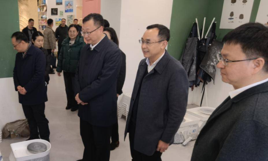 中百集团董事长汪梅方：以小业态换赛道 2-3年攻坚盈利关