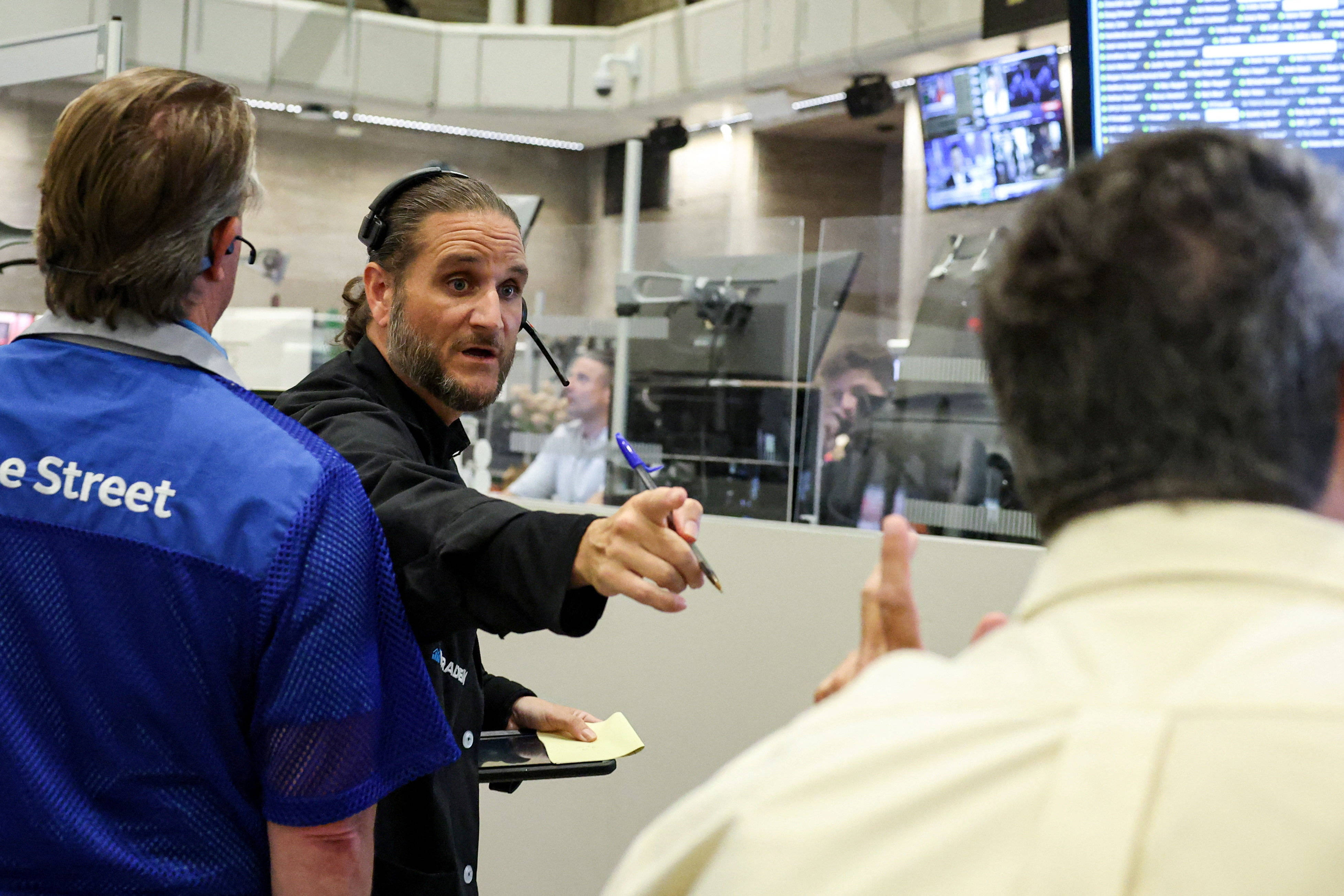 纽约股市三大股指25日下跌