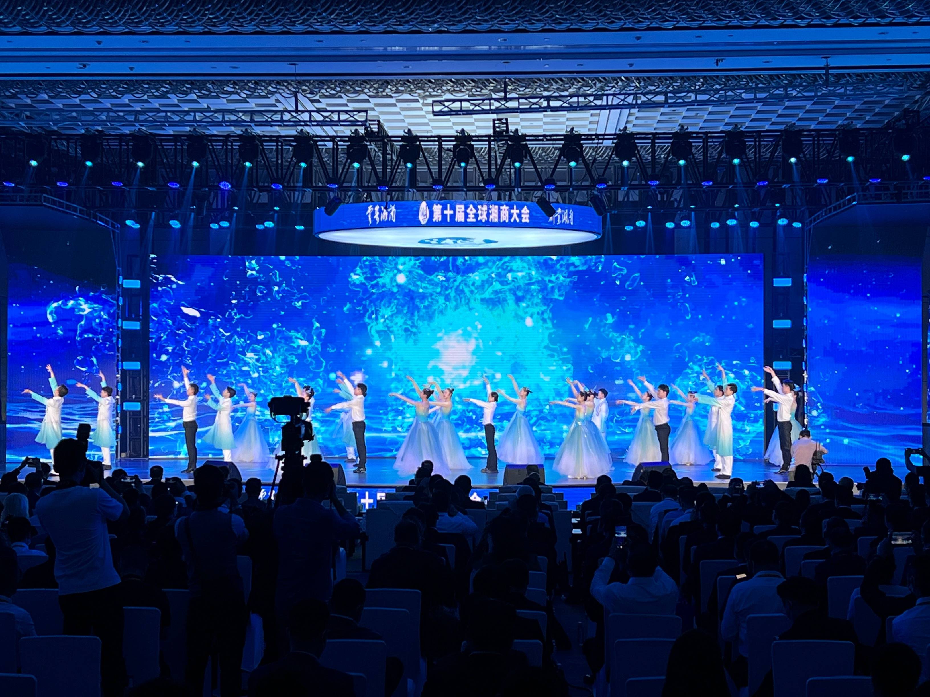 万兴科技旗下万兴天幕创作广场“参考生图”功能独立上线