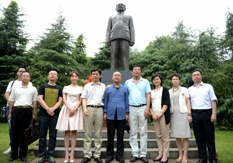 习近平会见蒙古国总统呼日勒苏赫