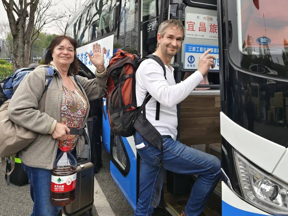 三峡旅游：游客接待量稳步增长 半年度扣非净利创新高