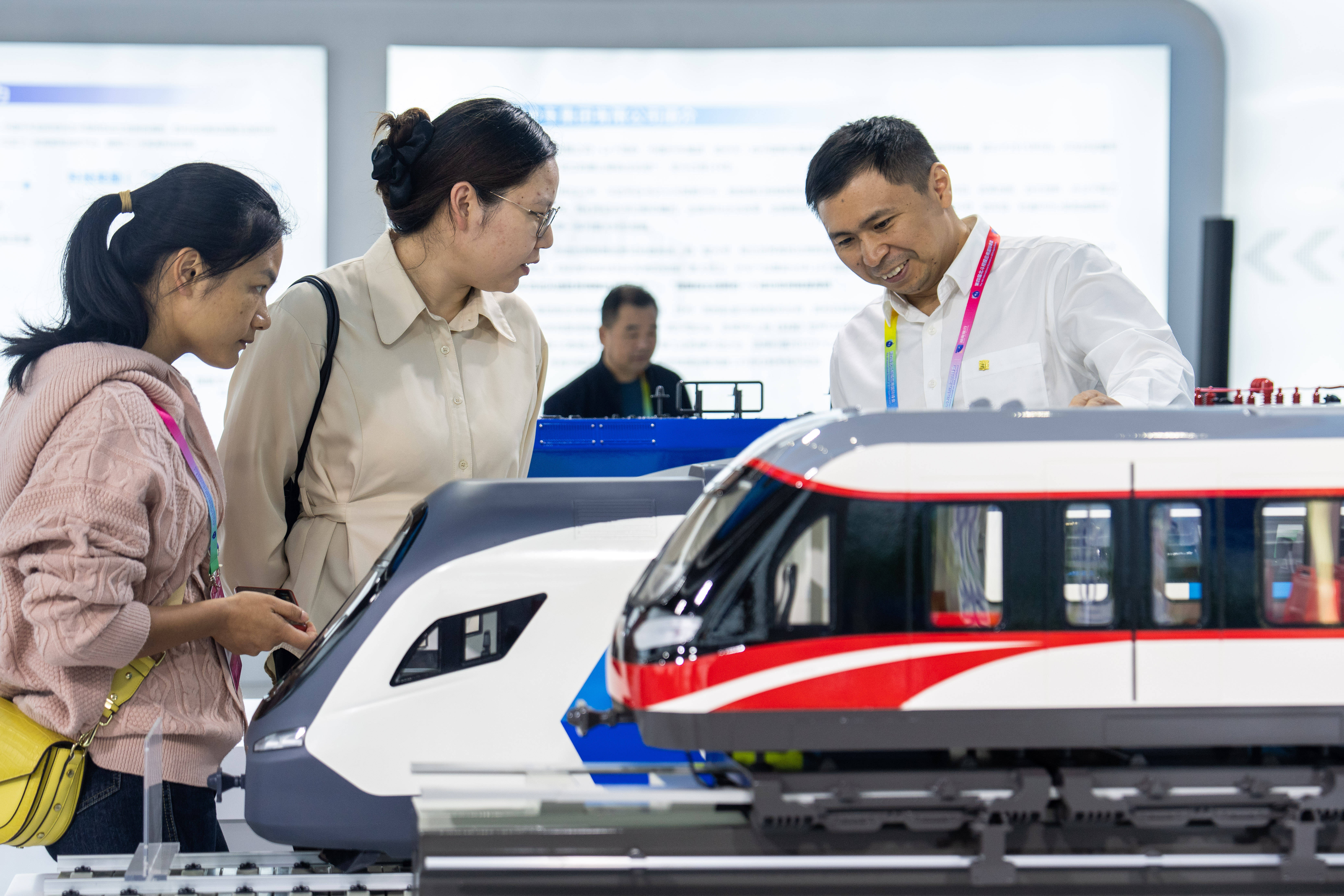 更前沿、更深入、更开放——第四届北斗规模应用国际峰会观察