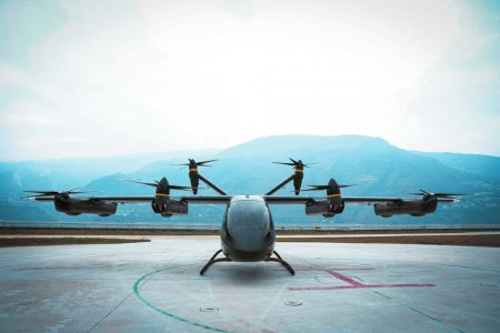 沃飞长空：大型载客eVTOL产品AE200-100首架机下线