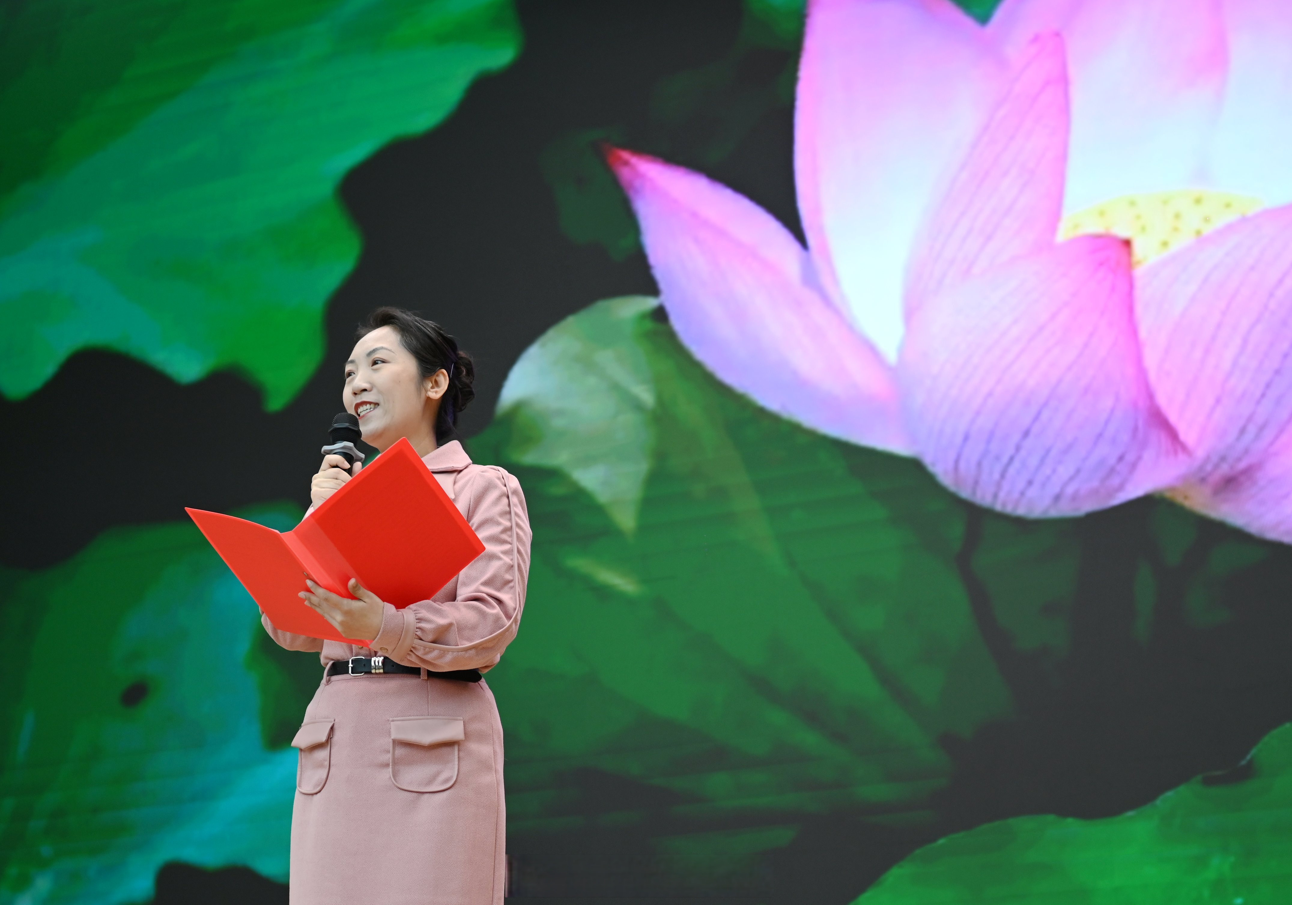 中国妇女奋斗建功新时代|彰显“半边天”的智慧与力量——中国妇女在社会主义民主法治建设中平等参与