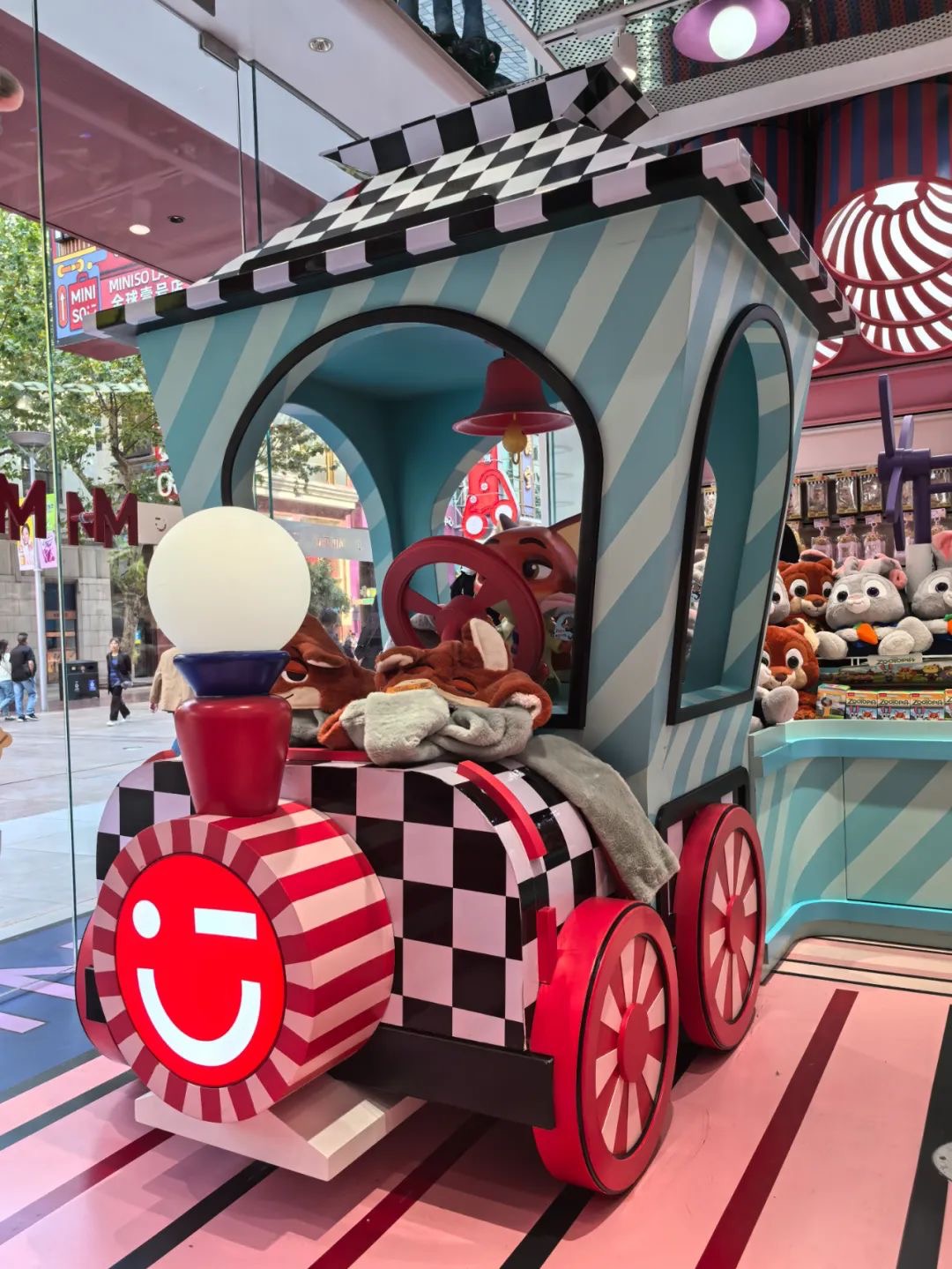 名创优品MINISO LAND武汉双店同启 渠道升级战略再落关键子