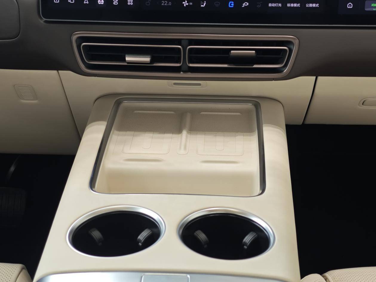 理想回应上海徐汇区MEGA起火事件：车门打开无人伤 曾承诺单电芯失控无明火