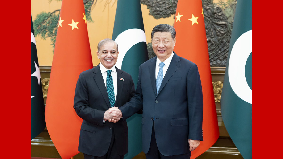 习近平会见泰国总理阿努廷