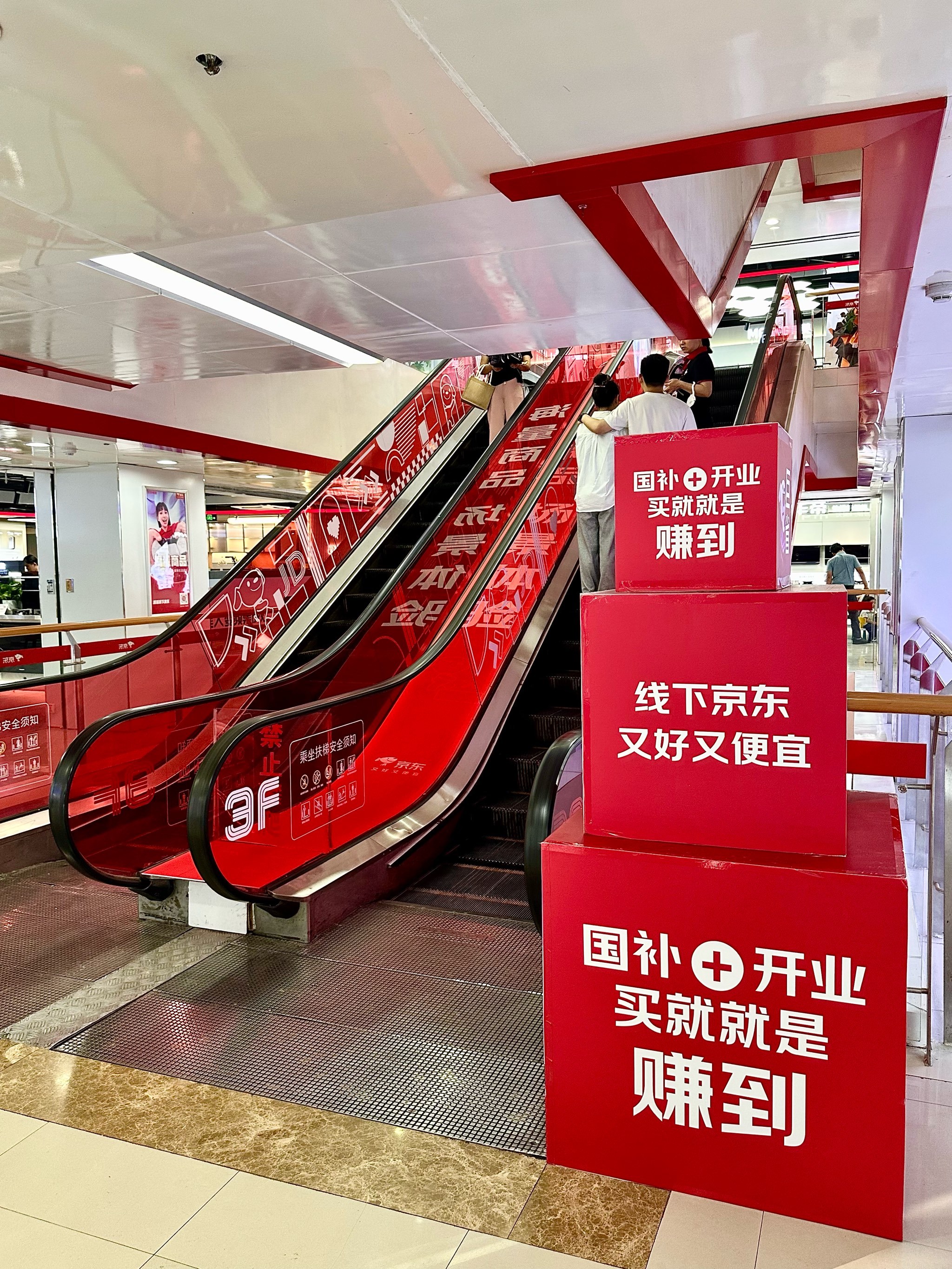 “央企采购商长廊”首次亮相 “进博购物车”提质向新