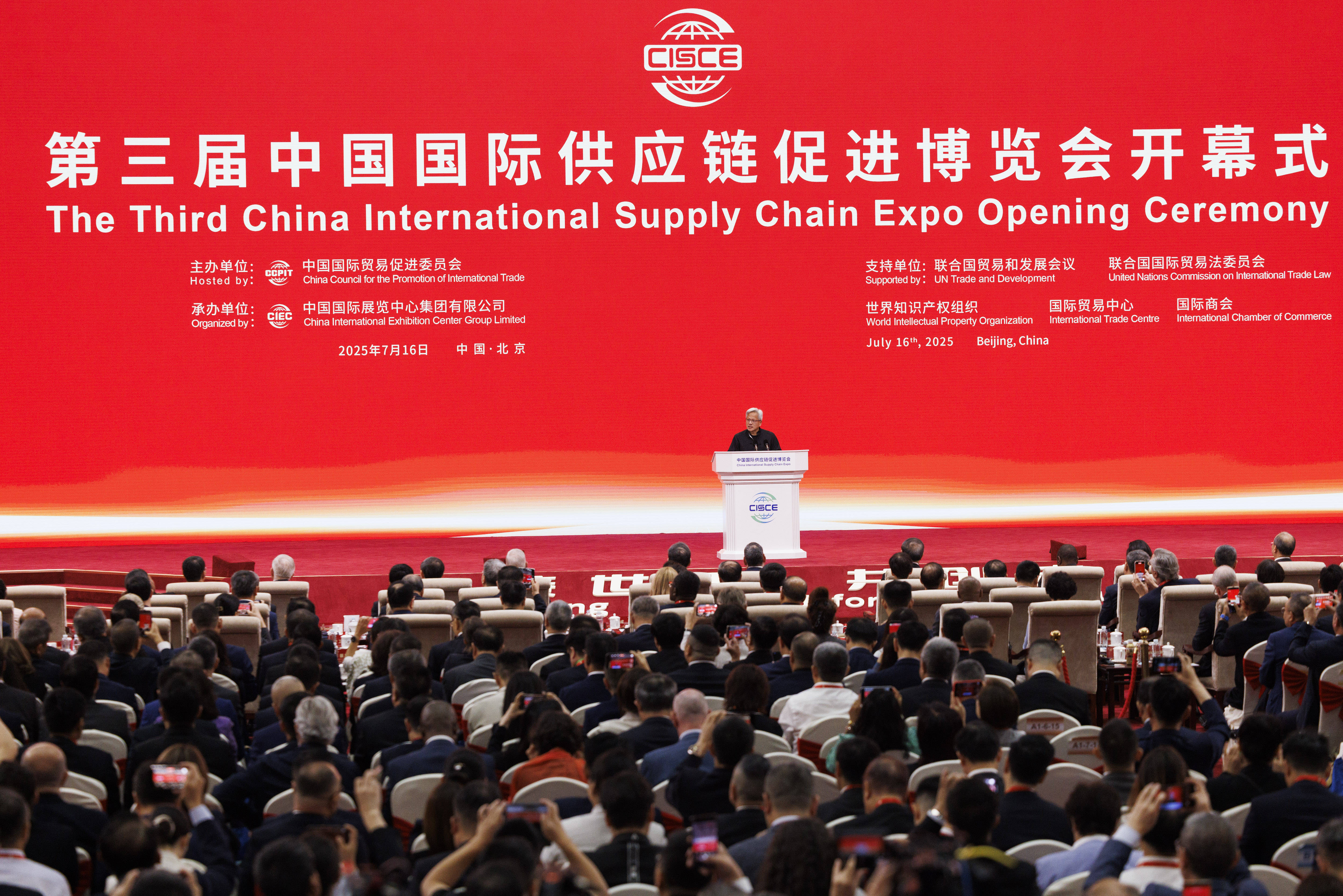 “央企采购商长廊”首次亮相 “进博购物车”提质向新