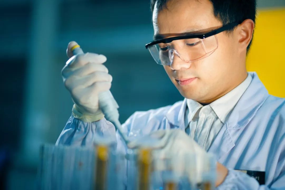 艾迪药业：国产抗艾创新药ACC017片III期临床试验完成首例入组