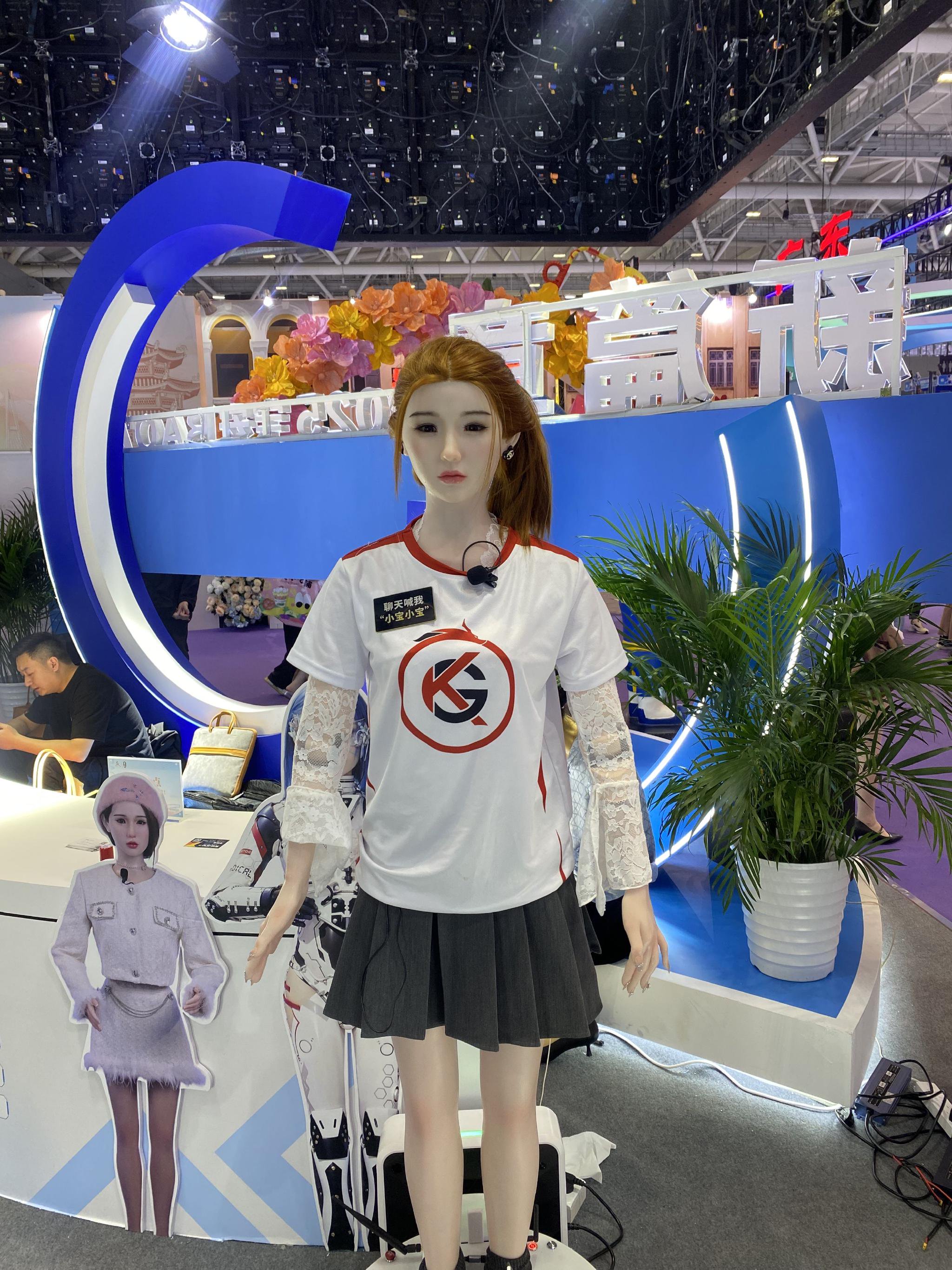 财经聚焦·第八届进博会丨在进博会上感受人形机器人发展前沿脉动